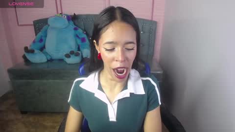Snapshot of stephania_t chatting on March 4, 10:46 am Stephania online show from March 4, 10:46 am