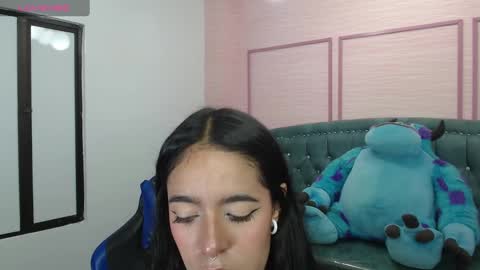 Snapshot of stephania_t chatting on February 10, 10:53 am Stephania online show from February 10, 10:53 am