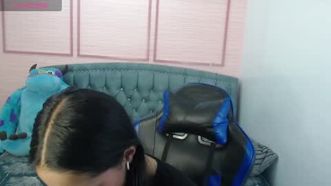 Snapshot of stephania_t chatting on February 5, 10:41 am Stephania online show from February 5, 10:41 am