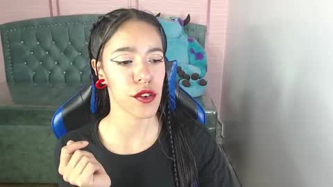 Snapshot of stephania_t chatting on February 21, 10:15 pm Stephania online show from February 21, 10:15 pm