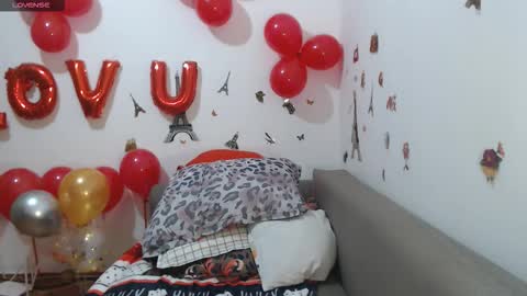 Stephanie   online show from February 18, 3:22 pm