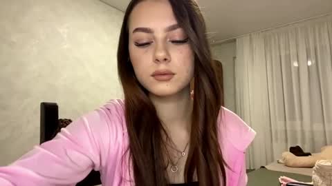 Stephani online show from March 19, 3:27 pm