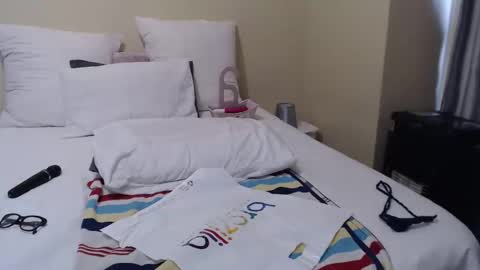 stonefruit76 online show from September 9, 1:44 pm