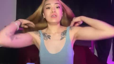 stoneyluna online show from January 7, 2:15 am