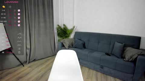 Laura online show from December 18, 4:39 am