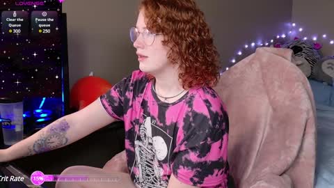 Snapshot of strawberryyfoxie chatting on December 16, 3:11 pm Foxie online show from December 16, 3:11 pm