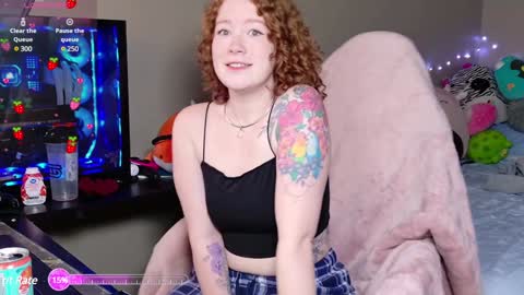 Snapshot of strawberryyfoxie chatting on January 5, 3:02 pm Foxie online show from January 5, 3:02 pm