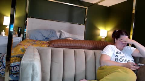 Snapshot of suburbanmoxxxie chatting on October 12, 7:44 am Suburban Moxxxie online show from October 12, 7:44 am