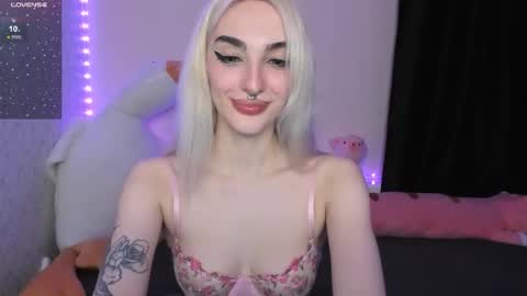 Chloe online show from November 9, 2:24 pm