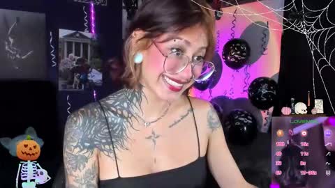 Snapshot of succubus_girl_ chatting on October 7, 4:22 pm Alexy online show from October 7, 4:22 pm