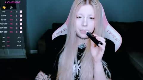 Snapshot of succubus_leslie chatting on October 24, 11:23 pm succubus_leslie online show from October 24, 11:23 pm