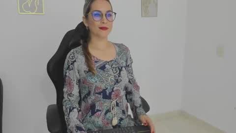sugar_milff online show from January 8, 1:37 pm