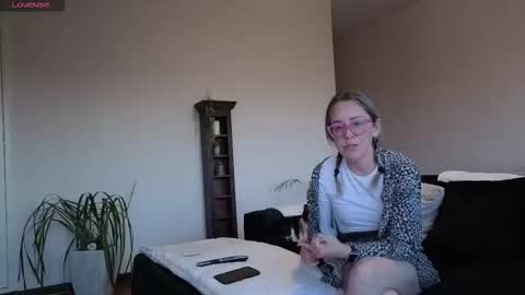 Snapshot of sugar_spice_all_things_nice chatting on October 4, 4:22 pm Sugar 4pm-8pm CAT Mon-Fri online show from October 4, 4:22 pm