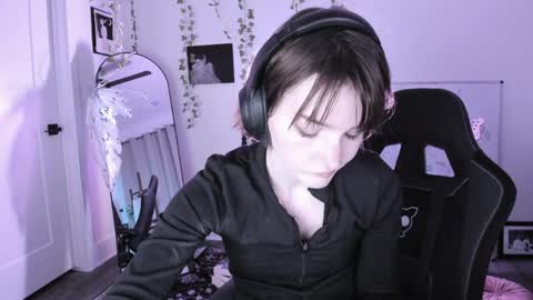 Ella online show from May 17, 3:49 am