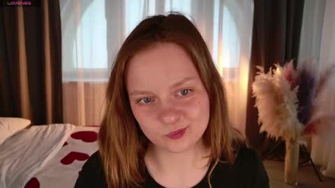 sugarstrawberry online show from April 16, 1:00 pm