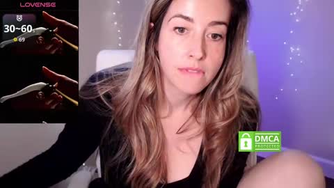 Mia online show from October 30, 5:25 pm