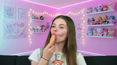 sukie_spooky online show from April 15, 8:59 am