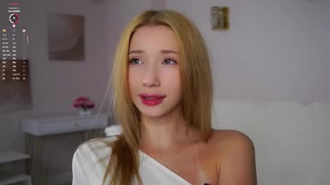 Lily online show from December 3, 2:52 pm