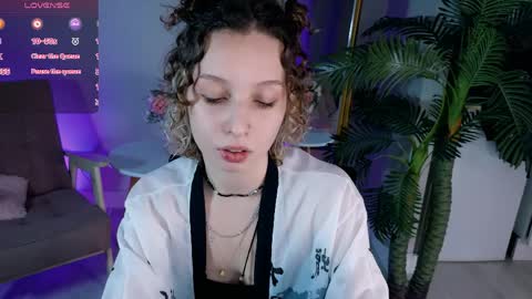 Mia online show from April 10, 6:41 am