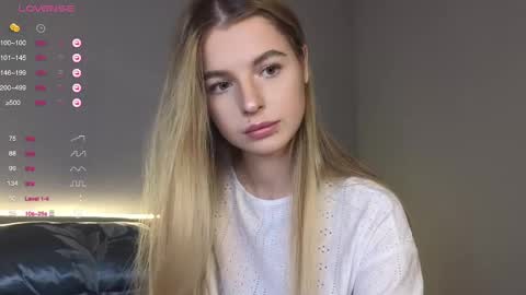 Snapshot of sunshine_diana_ chatting on February 12, 7:44 am Di online show from February 12, 7:44 am