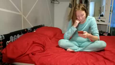 Snapshot of super_jony chatting on March 5, 9:17 pm super jony and Marta GMT 1400-2000 every day online show from March 5, 9:17 pm