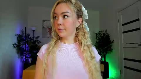 Jenn online show from July 13, 4:35 am