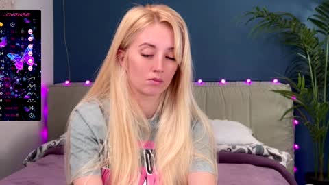 Snapshot of super_peach_stream chatting on December 15, 12:38 pm ANNApvt open full info in bio online show from December 15, 12:38 pm