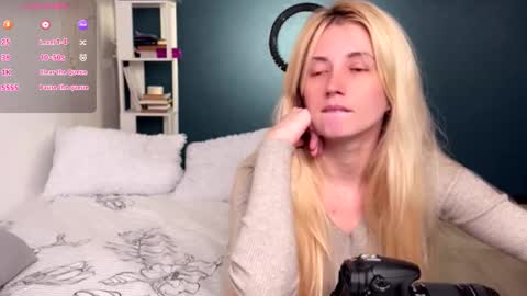 Snapshot of super_peach_stream chatting on November 1, 5:39 pm ANNApvt open full info in bio online show from November 1, 5:39 pm