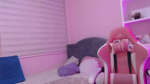 Snapshot of susan_bluee chatting on December 4, 12:14 pm Susan online show from December 4, 12:14 pm