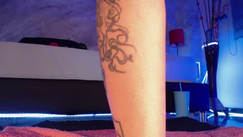    online show from December 18, 10:46 pm