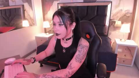 susanvilla online show from February 23, 9:03 pm