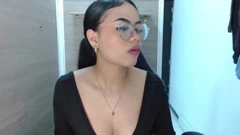 Snapshot of sussan_love01 chatting on February 19, 2:34 pm Susan online show from February 19, 2:34 pm