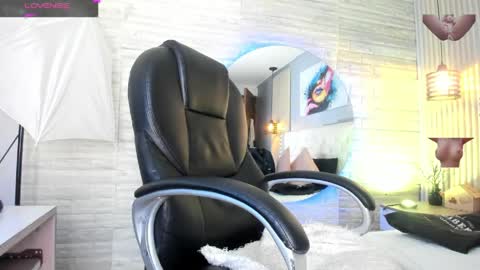   online show from April 4, 11:53 am