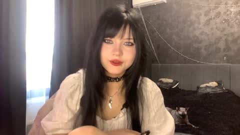 EmilySuonn online show from April 14, 6:02 am