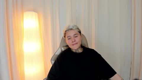 suzu_wolf online show from October 15, 4:15 am