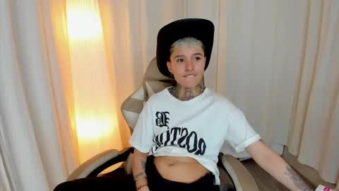 suzu_wolf online show from October 17, 7:00 am