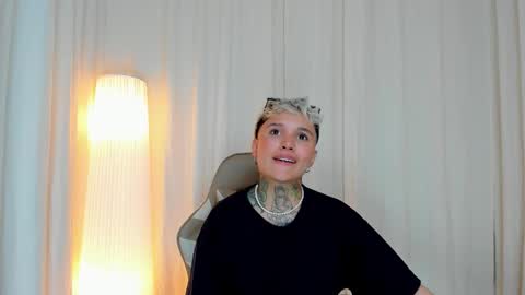suzu_wolf online show from October 21, 5:22 am