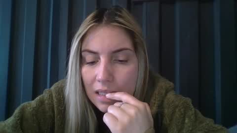 Snapshot of sweet__alana chatting on September 29, 11:59 am Sweet  alana online show from September 29, 11:59 am