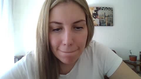 Snapshot of sweet__alana chatting on December 20, 8:01 pm Sweet  alana online show from December 20, 8:01 pm