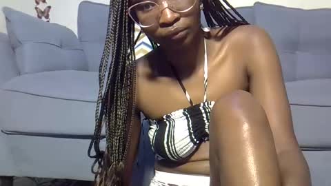 pixiee online show from December 15, 12:05 am