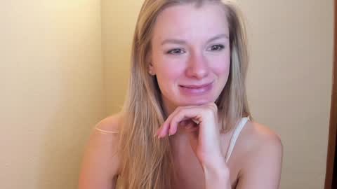 Snapshot of sweet_angel_a chatting on January 27, 10:06 pm Ann - your sweet girl online show from January 27, 10:06 pm