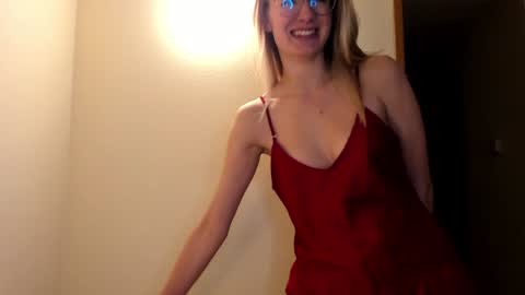 Snapshot of sweet_angel_a chatting on December 28, 10:23 pm Ann - your sweet girl online show from December 28, 10:23 pm