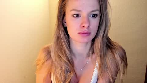 Snapshot of sweet_angel_a chatting on December 9, 12:01 am Ann - your sweet girl online show from December 9, 12:01 am