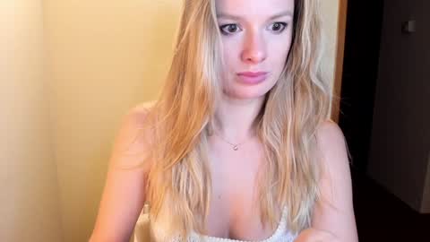 Snapshot of sweet_angel_a chatting on January 4, 10:24 pm Ann - your sweet girl online show from January 4, 10:24 pm