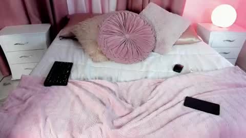 Aura  online show from April 13, 8:31 pm