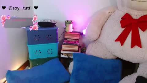 Snapshot of sweet_bluee chatting on December 30, 2:08 pm Tutti online show from December 30, 2:08 pm