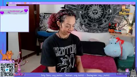 Snapshot of sweet_bluee chatting on October 15, 9:17 pm Tutti online show from October 15, 9:17 pm