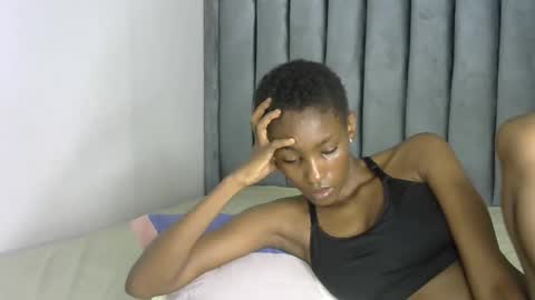 sweet_freaky online show from December 19, 10:35 pm