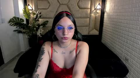 sweet_moon3 online show from April 23, 9:28 pm