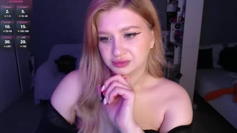 sweet_nicole_333 online show from April 12, 8:50 am